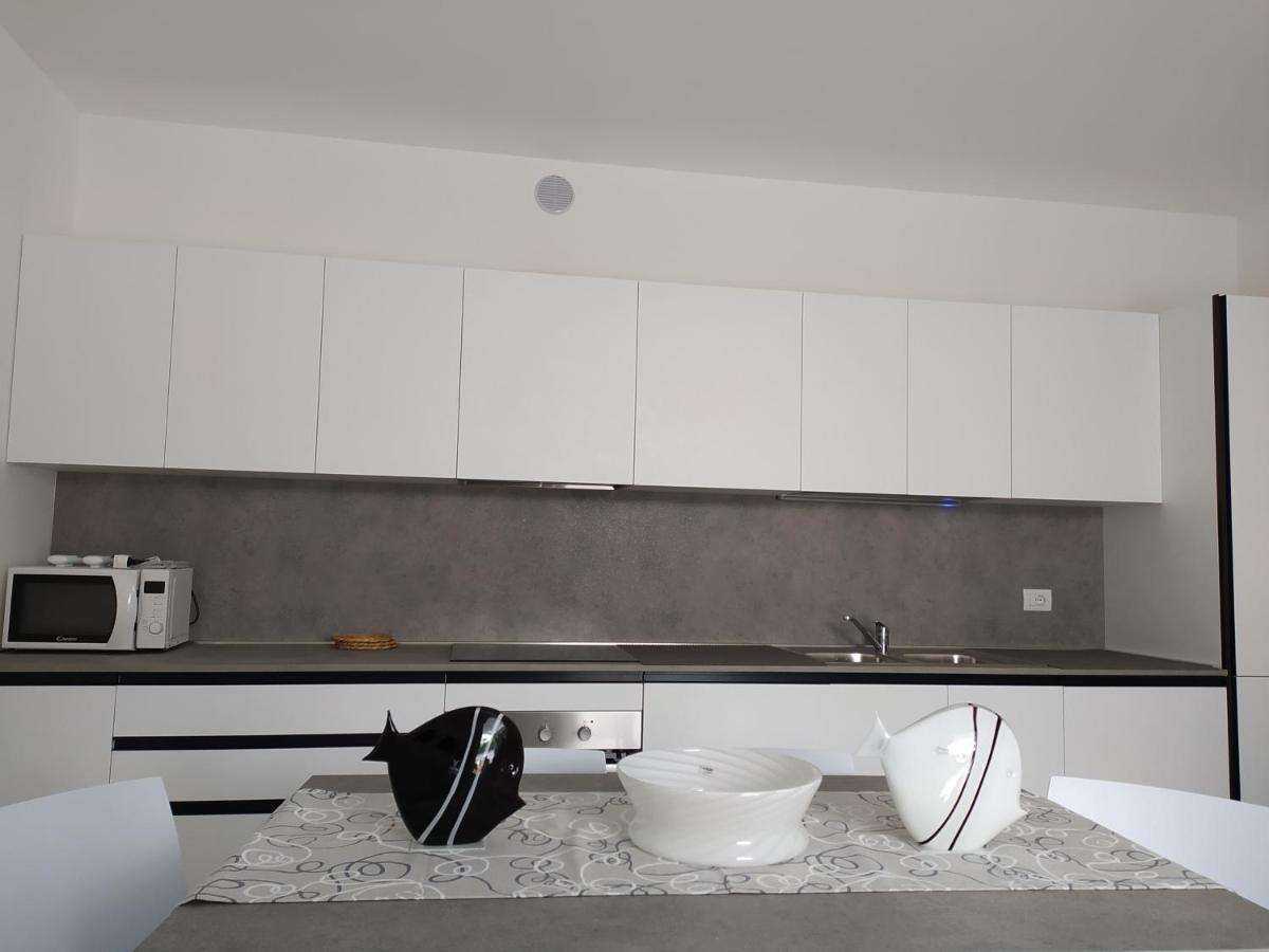 Jesolo Appartamenti F2 - Black And White Экстерьер фото